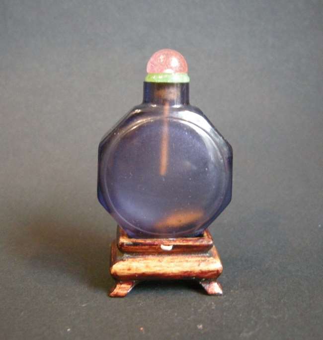 Snuff bottle in glass faceted imiting amethyst